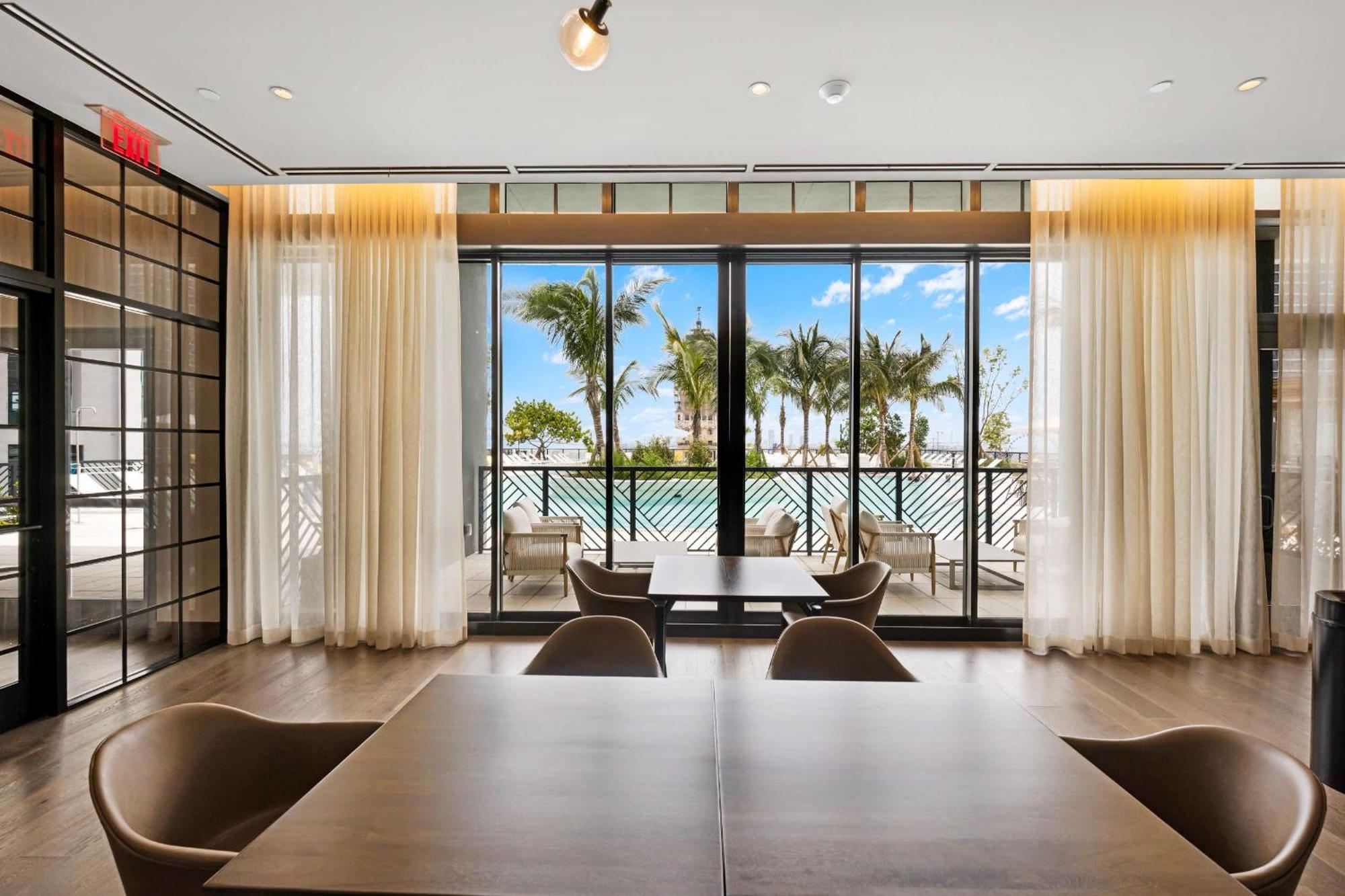 Apartment Modern Dtw Escape With Water Views Miami