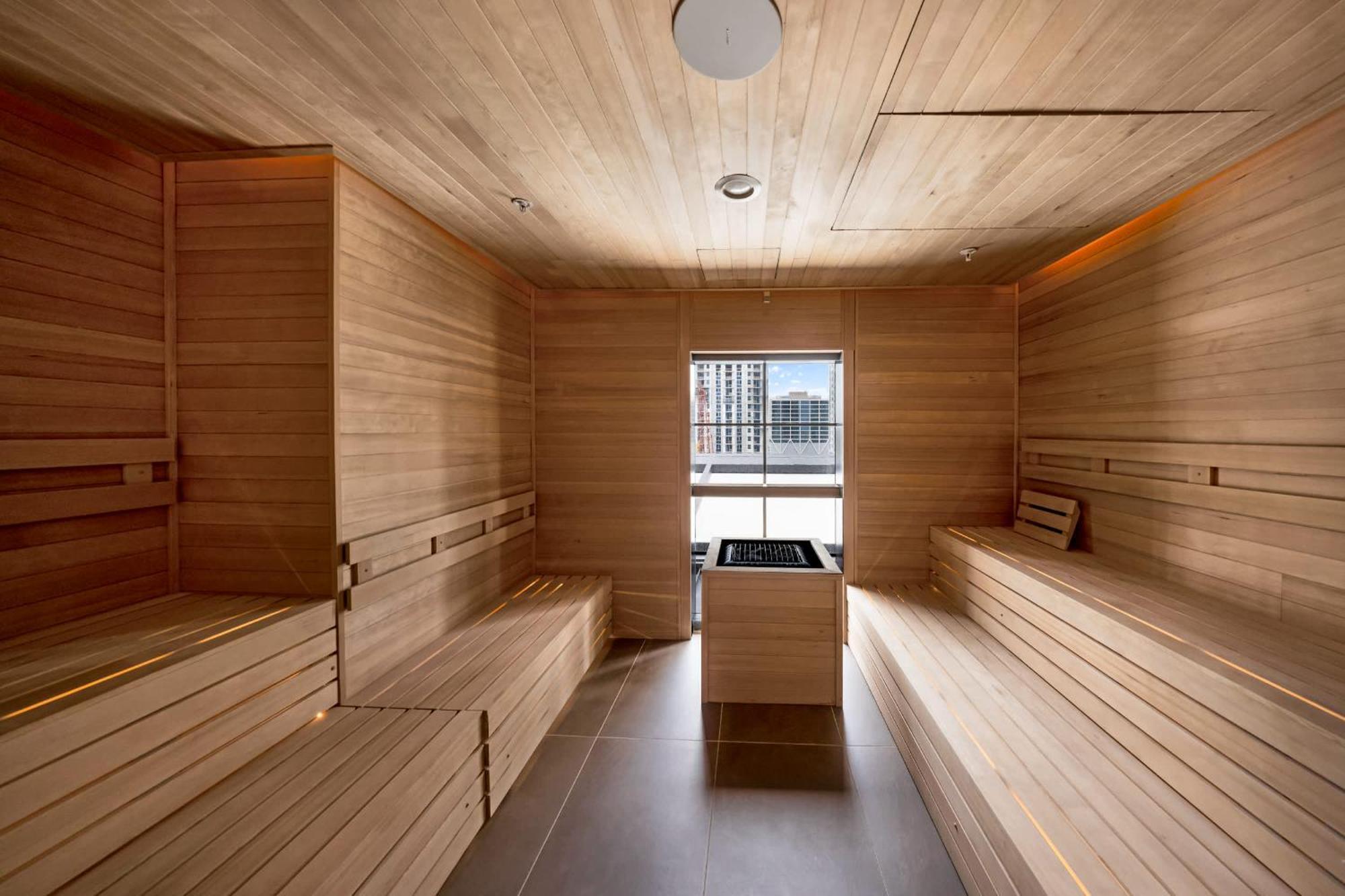 Modern Dtw Escape With Water Views *