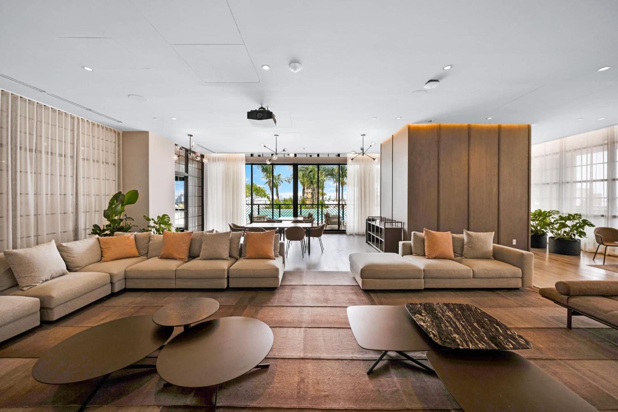 Modern Dtw Escape With Water Views Apartment *