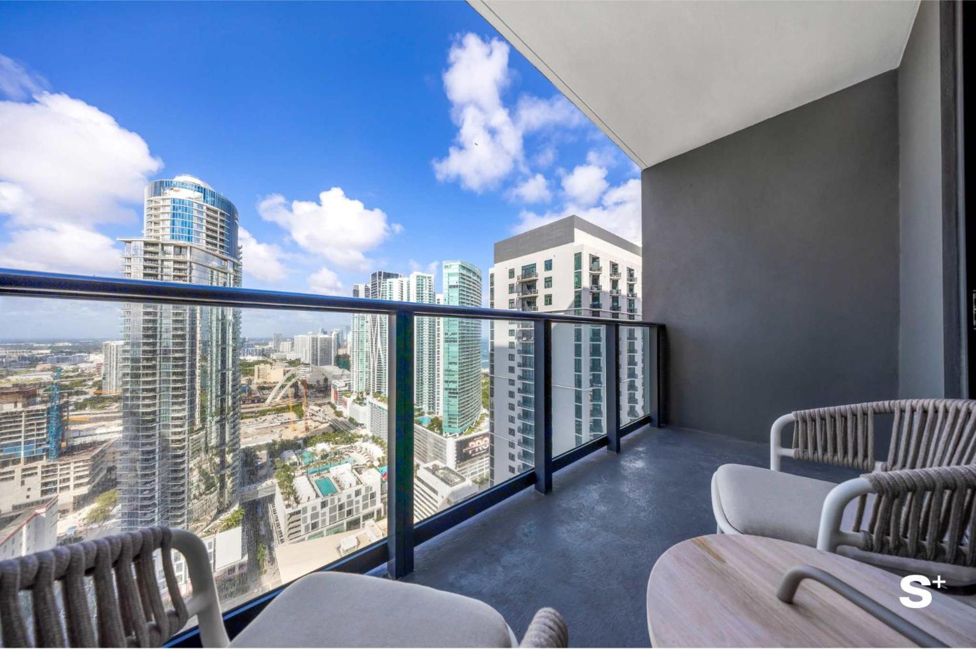 Modern Dtw Escape With Water Views Miami