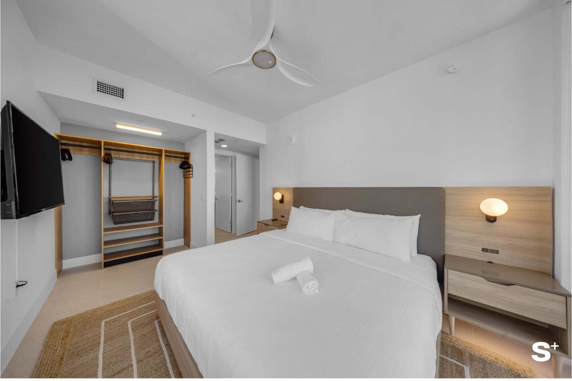 Modern Dtw Escape With Water Views Apartment *