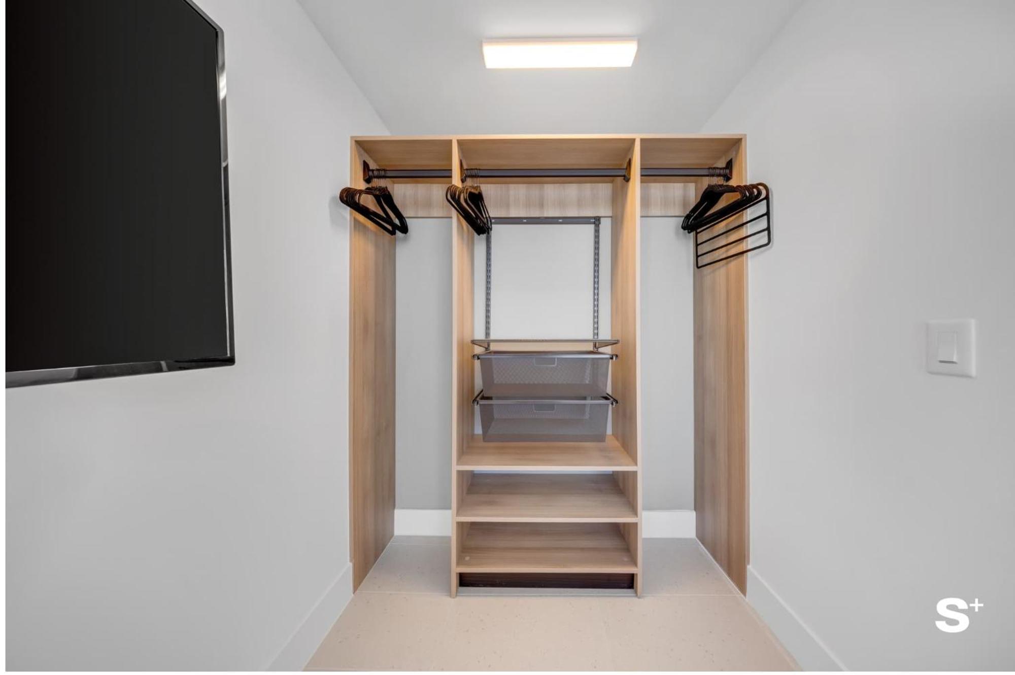 Apartment Modern Dtw Escape With Water Views *