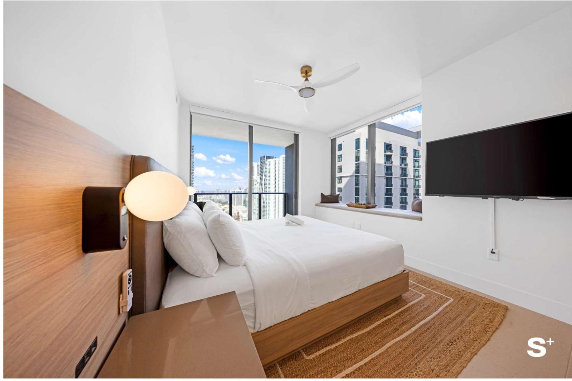 Apartment Modern Dtw Escape With Water Views