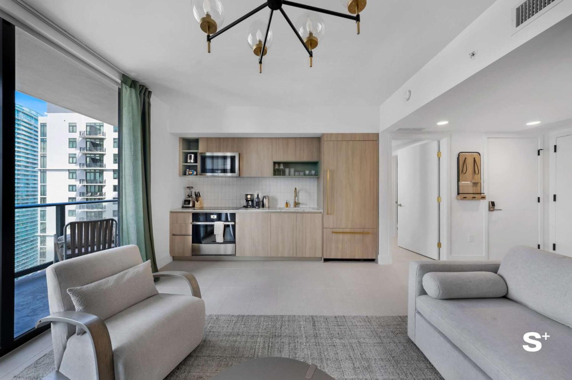 Modern Dtw Escape With Water Views Miami