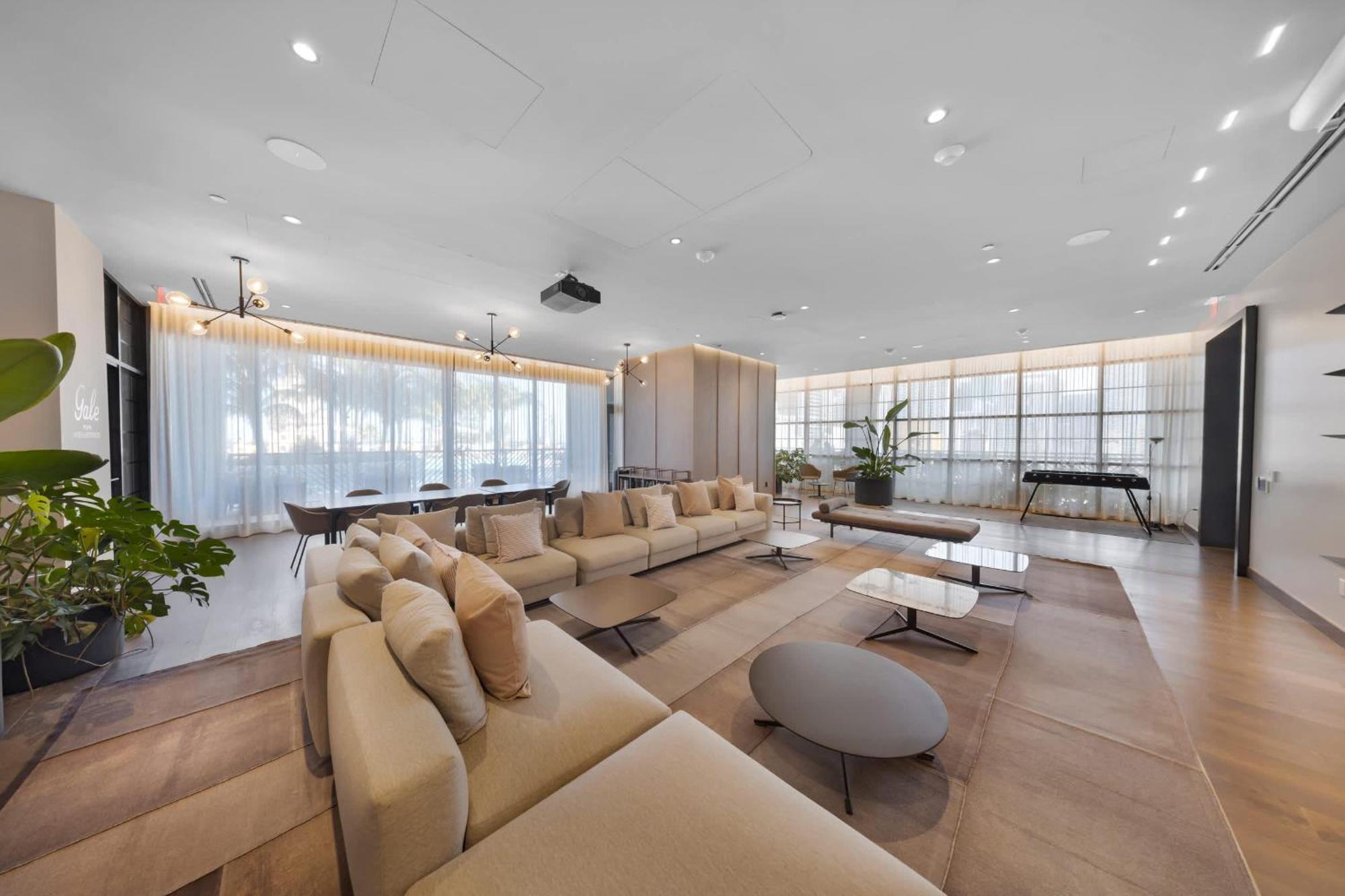 Apartment Modern Dtw Escape With Water Views