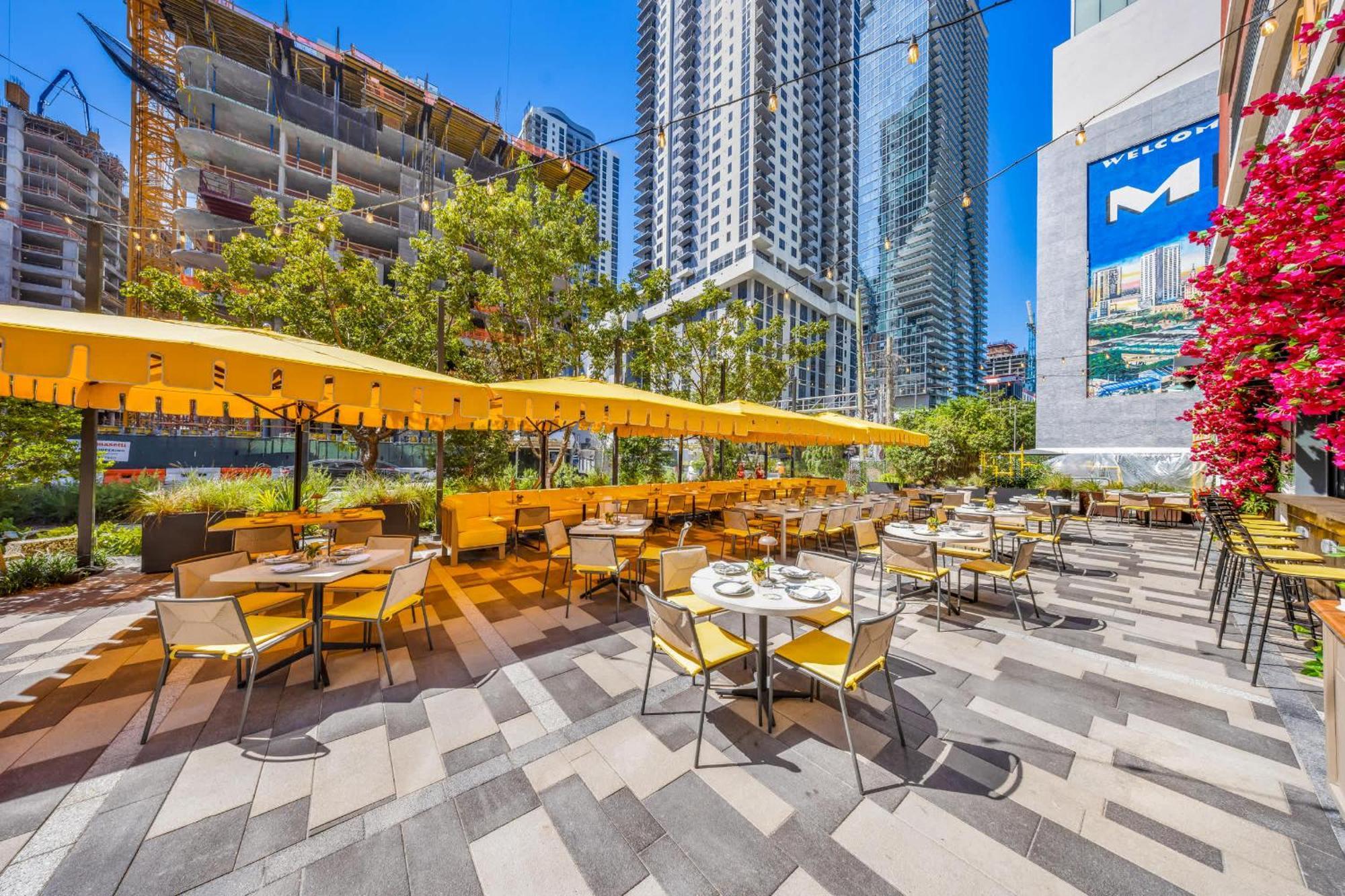 Modern Dtw Escape With Water Views *