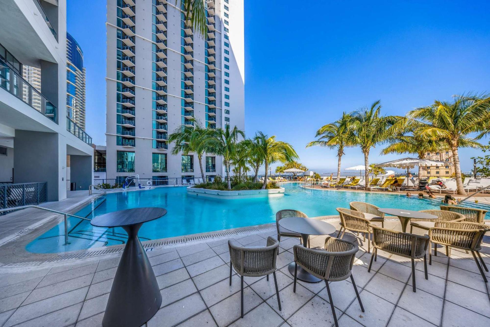 Modern Dtw Escape With Water Views Miami
