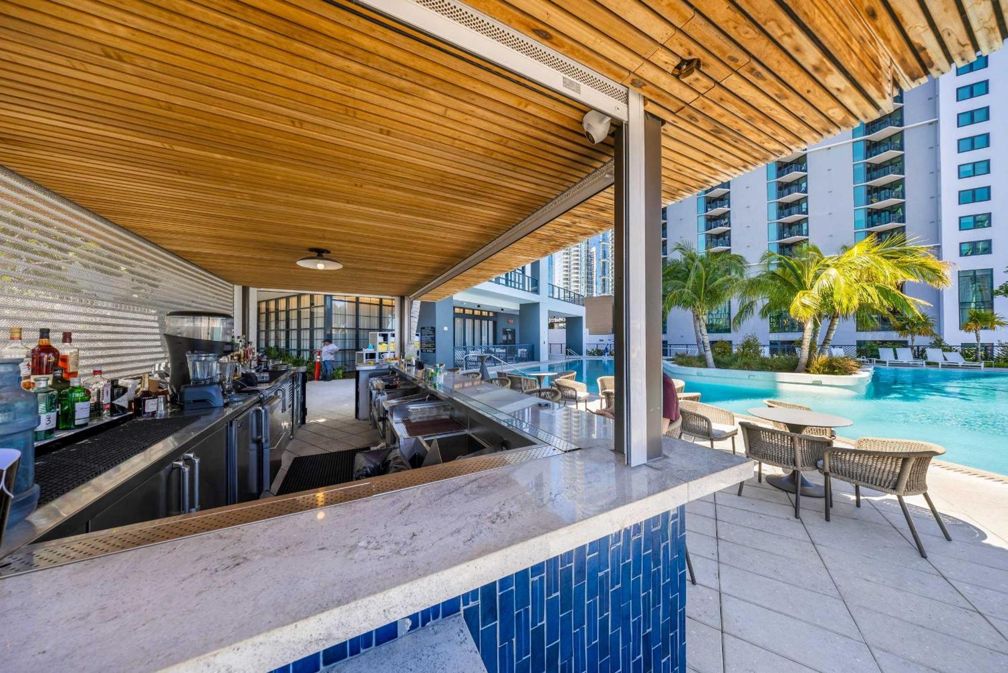Apartment Modern Dtw Escape With Water Views Miami