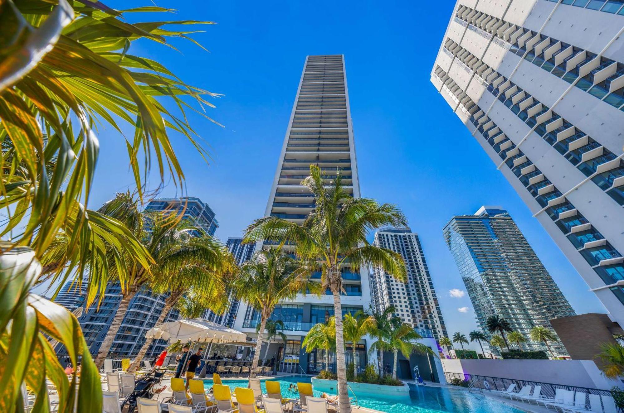 Modern Dtw Escape With Water Views